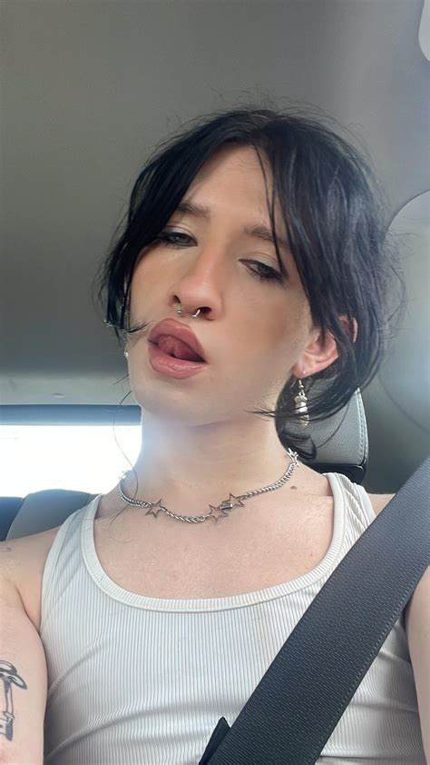 Face Sitting Femboy Porn Videos 